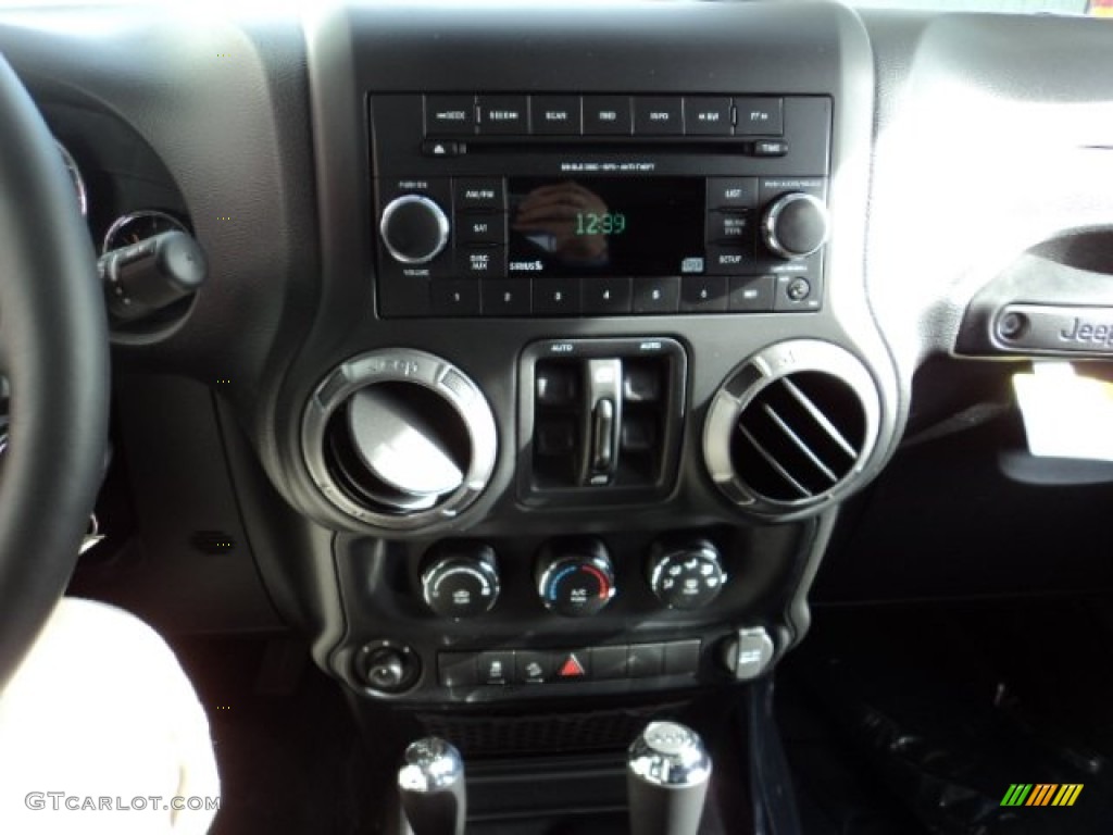 2014 Wrangler Unlimited Sport 4x4 - Anvil / Black photo #6