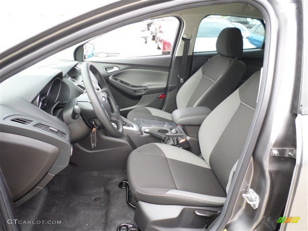 2014 Focus SE Sedan - Sterling Gray / Charcoal Black photo #22