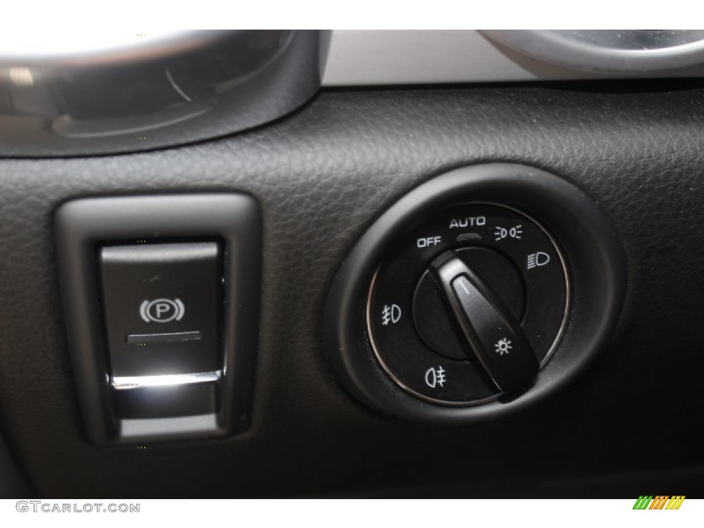 2013 Porsche Cayenne GTS Controls Photo #88119134
