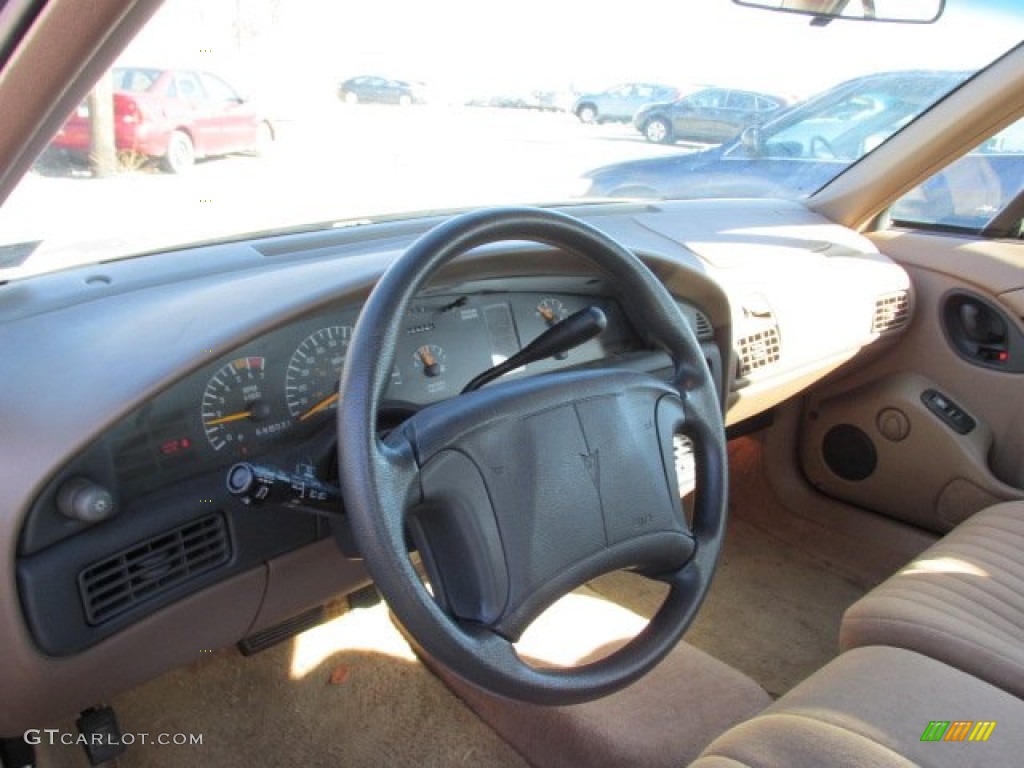 1995 Pontiac Bonneville SE Beige Dashboard Photo #88122170