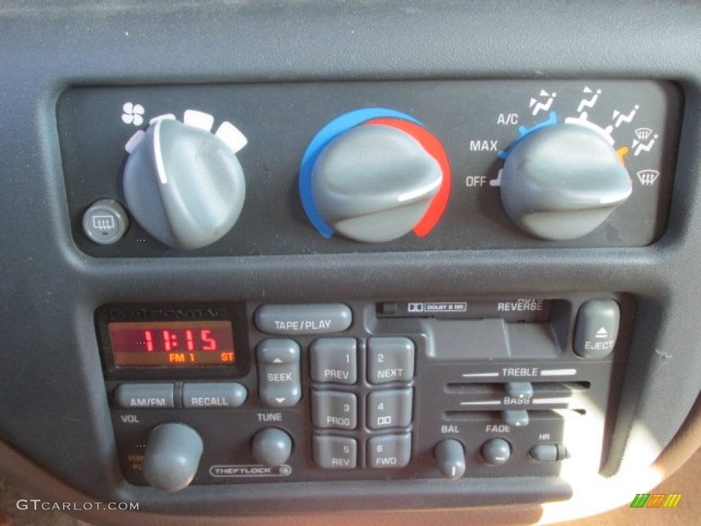 1995 Pontiac Bonneville SE Controls Photo #88122239