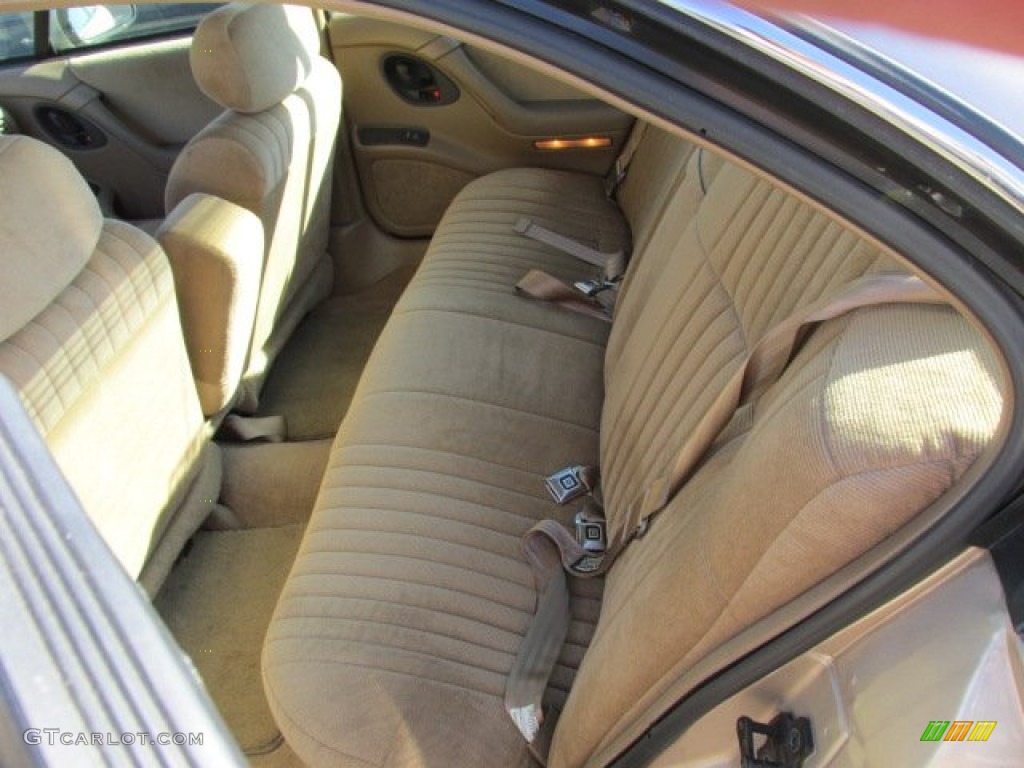 1995 Pontiac Bonneville SE Rear Seat Photo #88122274