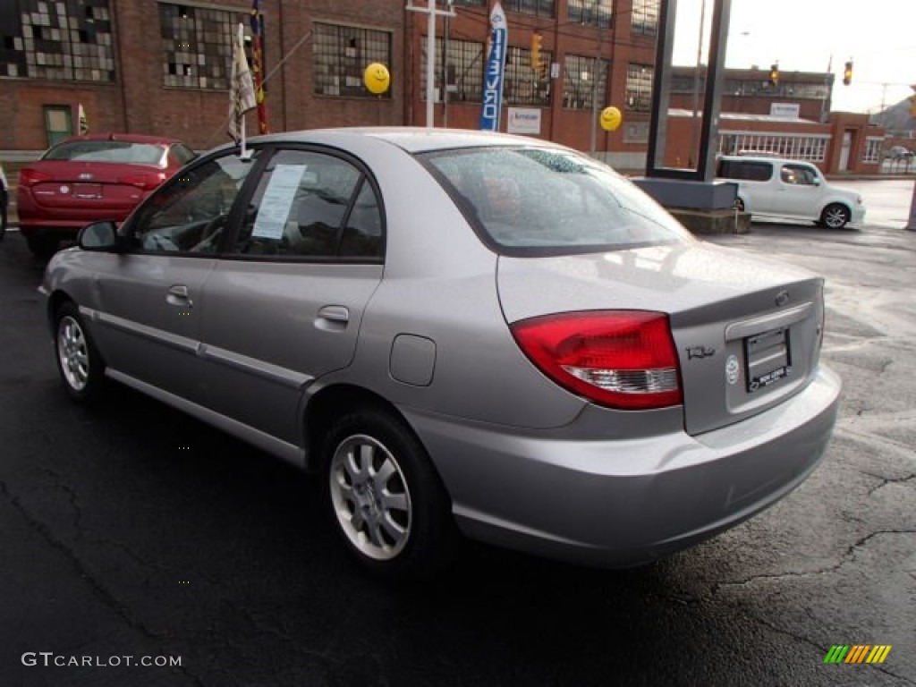 2004 Rio Sedan - Diamond Silver / Gray photo #6