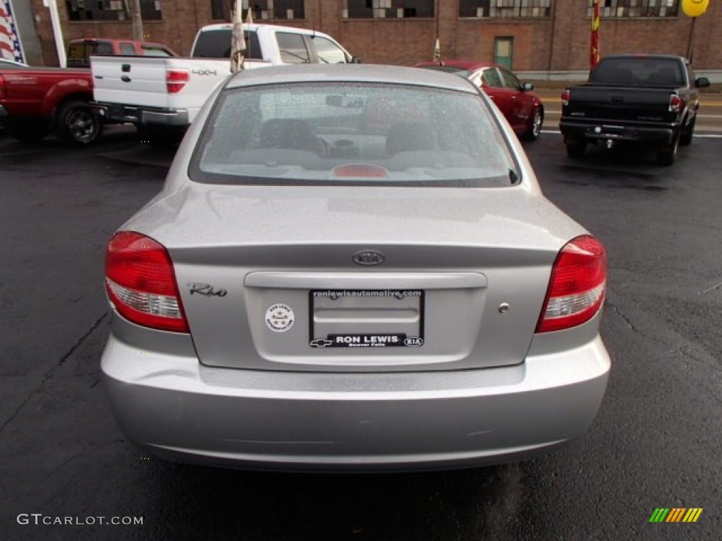 2004 Rio Sedan - Diamond Silver / Gray photo #7