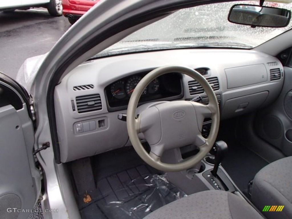 2004 Rio Sedan - Diamond Silver / Gray photo #12