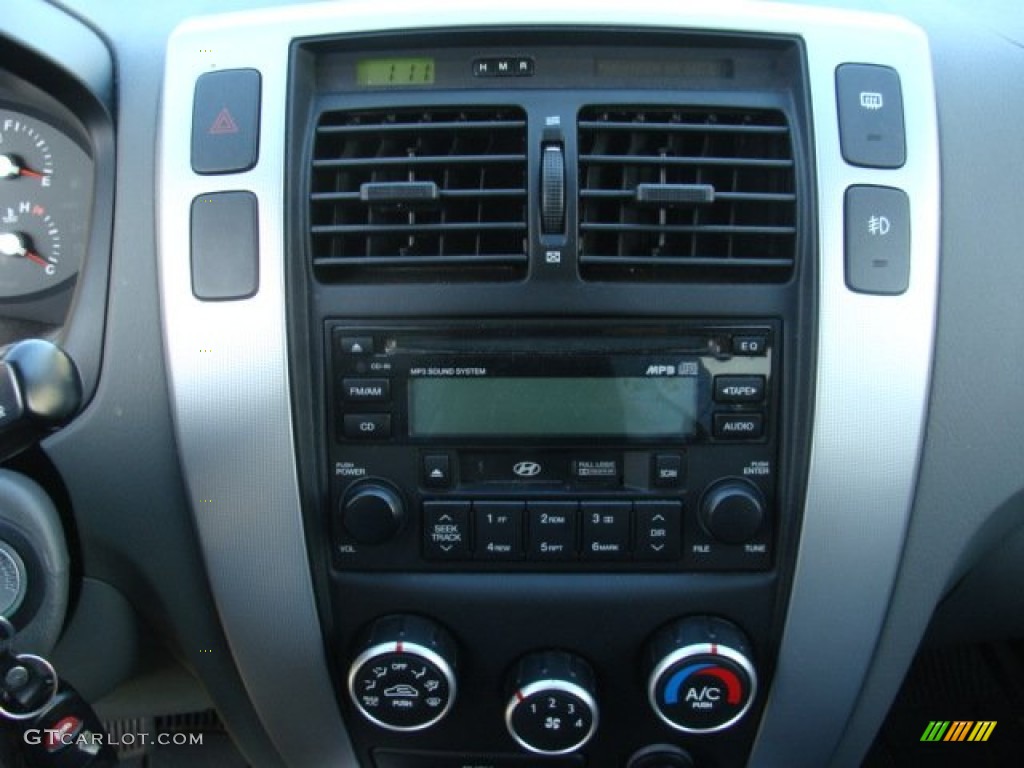 2007 Tucson SE - Alpine Frost Blue Metallic / Gray photo #15