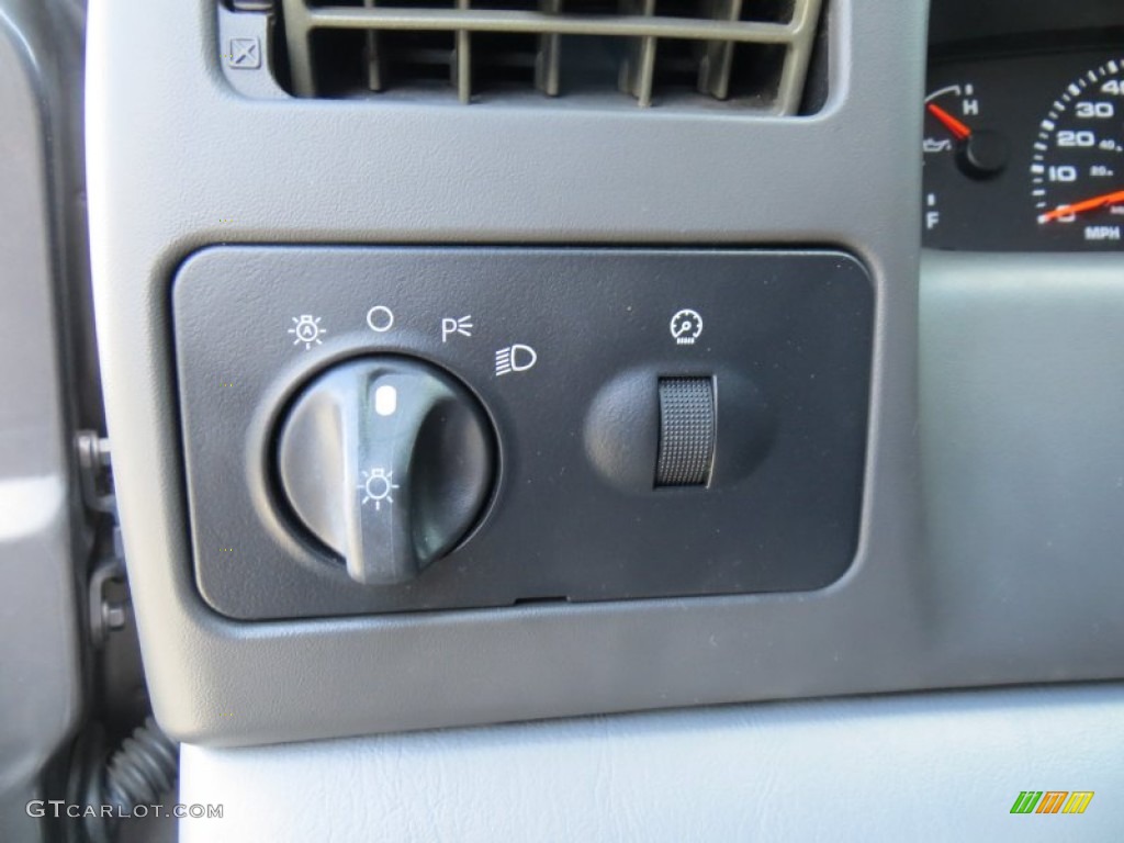 2002 Ford F250 Super Duty XLT Crew Cab Controls Photo #88128002