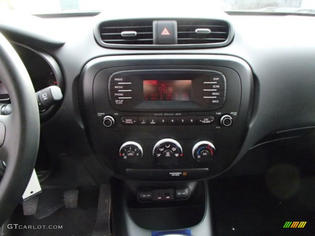 2014 Kia Soul 1.6 Controls Photo #88128449