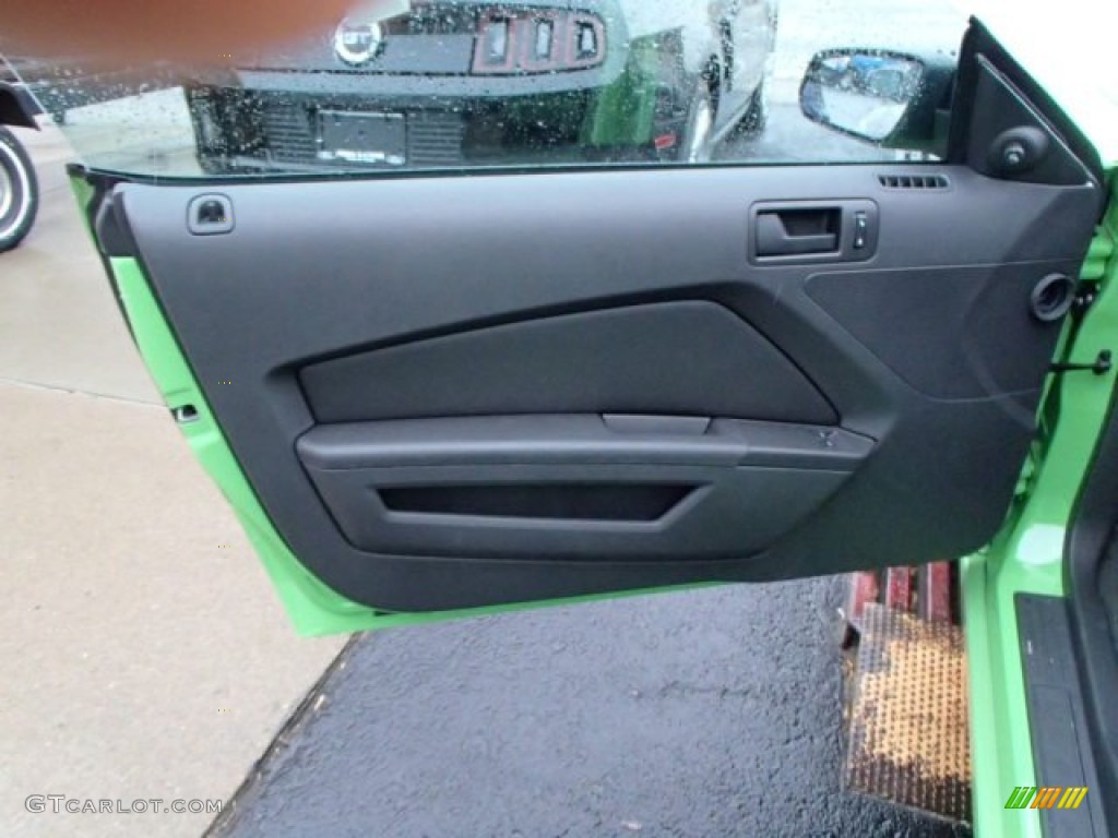 2014 Ford Mustang V6 Coupe Charcoal Black Door Panel Photo #88133606