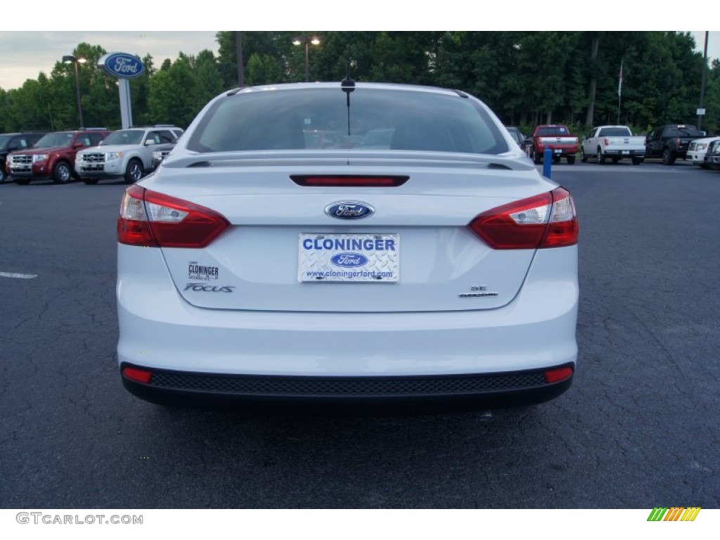 2012 Focus SE Sport Sedan - Oxford White / Two-Tone Sport photo #4