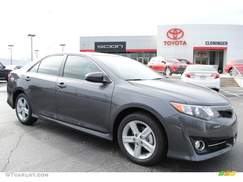 2014 Camry SE - Magnetic Gray Metallic / Black/Ash photo #1