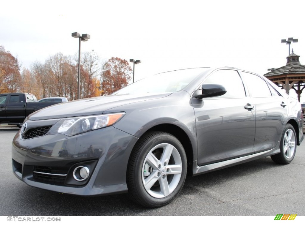 2014 Camry SE - Magnetic Gray Metallic / Black/Ash photo #3