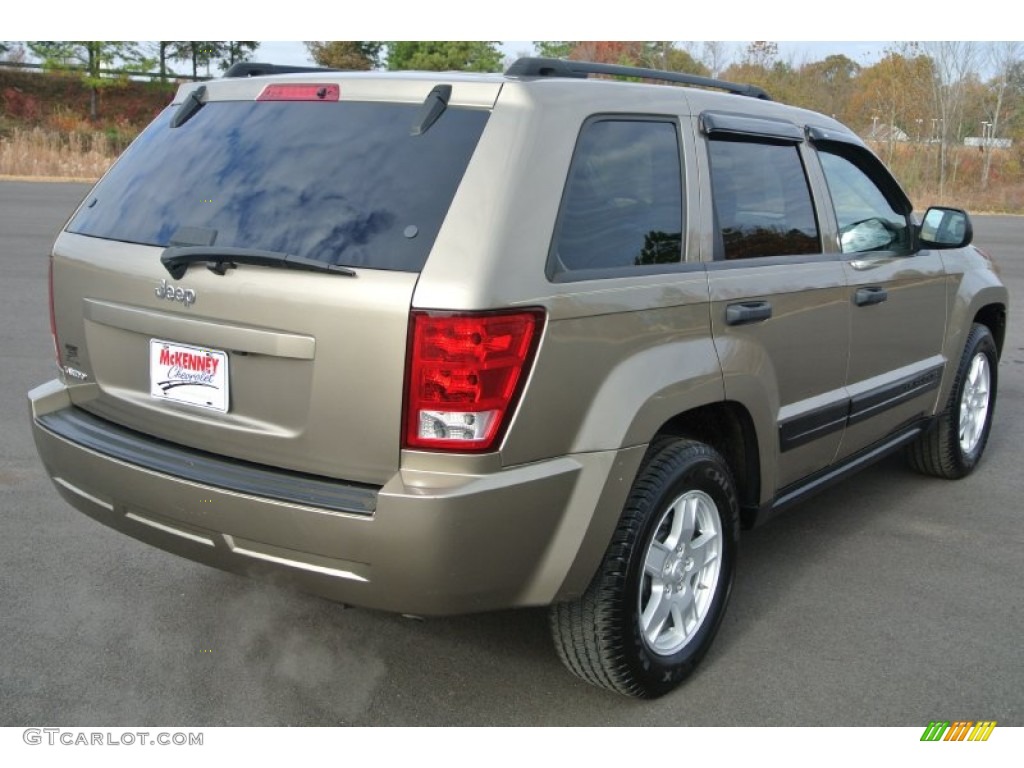 2006 Grand Cherokee Laredo - Light Khaki Metallic / Khaki photo #5