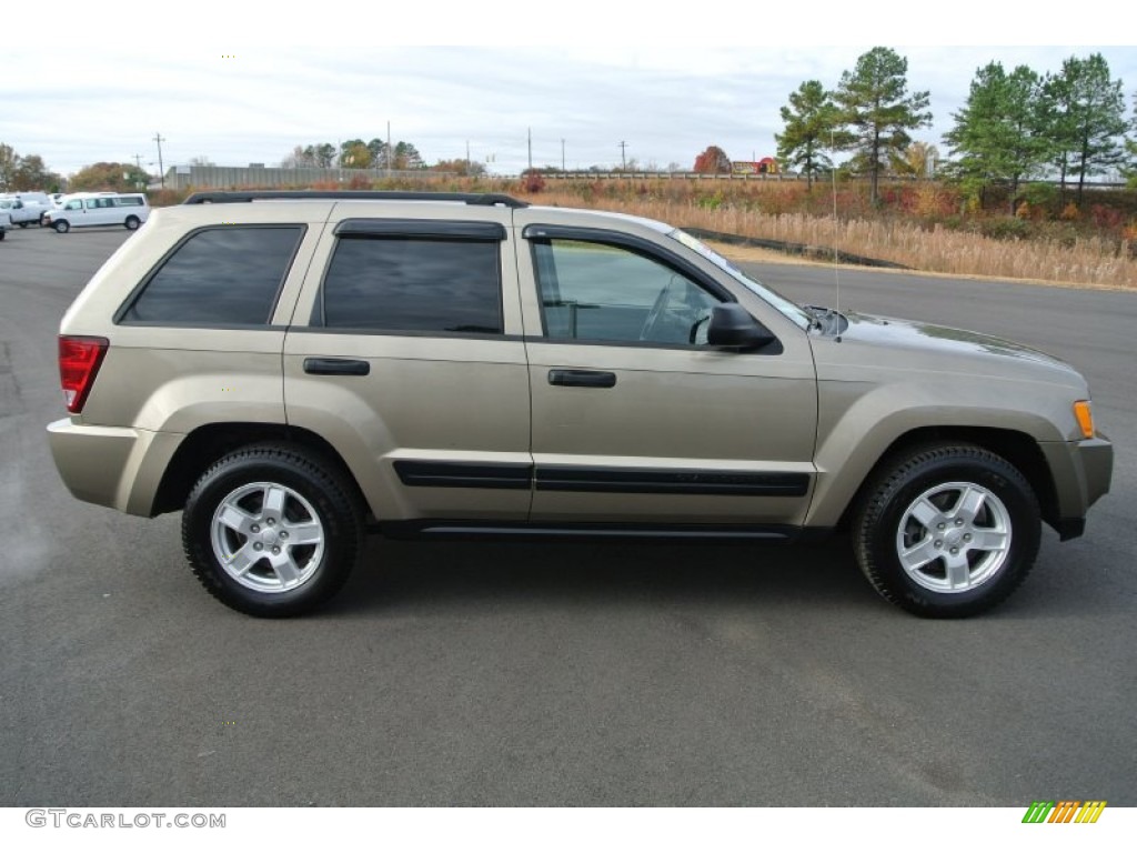 2006 Grand Cherokee Laredo - Light Khaki Metallic / Khaki photo #6