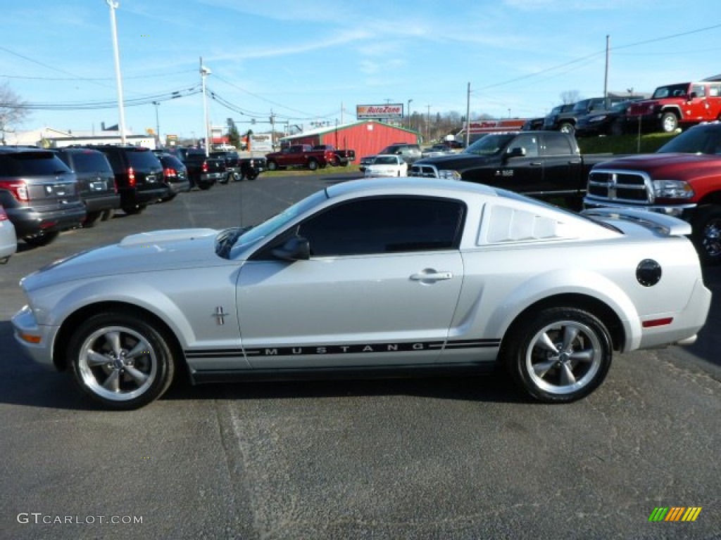 2005 Mustang V6 Premium Coupe - Satin Silver Metallic / Light Graphite photo #2