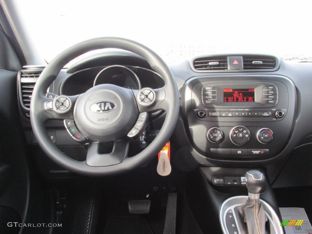 2014 Kia Soul + Black Honeycomb Woven Cloth Dashboard Photo #88156189