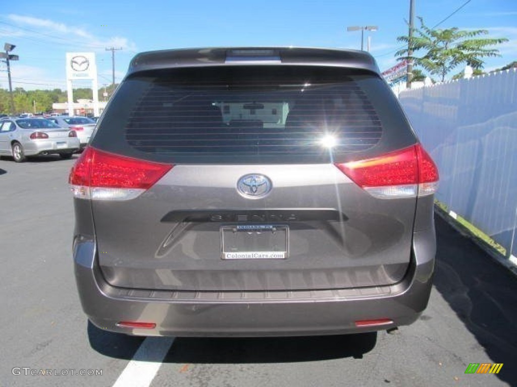 2011 Sienna V6 - Silver Sky Metallic / Light Gray photo #5