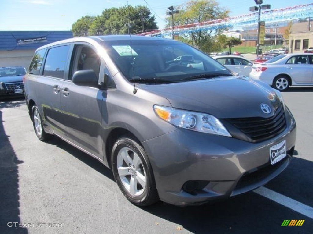 2011 Sienna V6 - Silver Sky Metallic / Light Gray photo #7