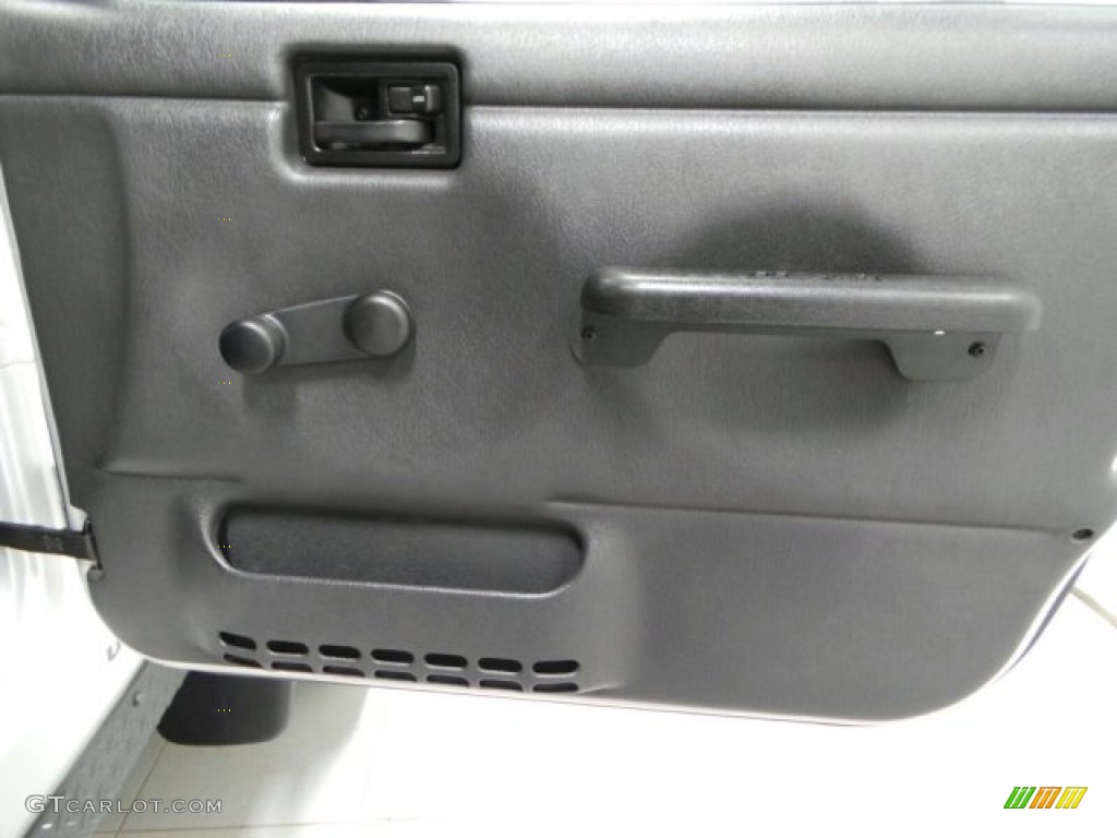 2004 Wrangler Unlimited 4x4 - Bright Silver Metallic / Dark Slate Gray photo #10