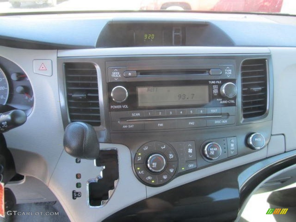 2011 Sienna V6 - Silver Sky Metallic / Light Gray photo #15