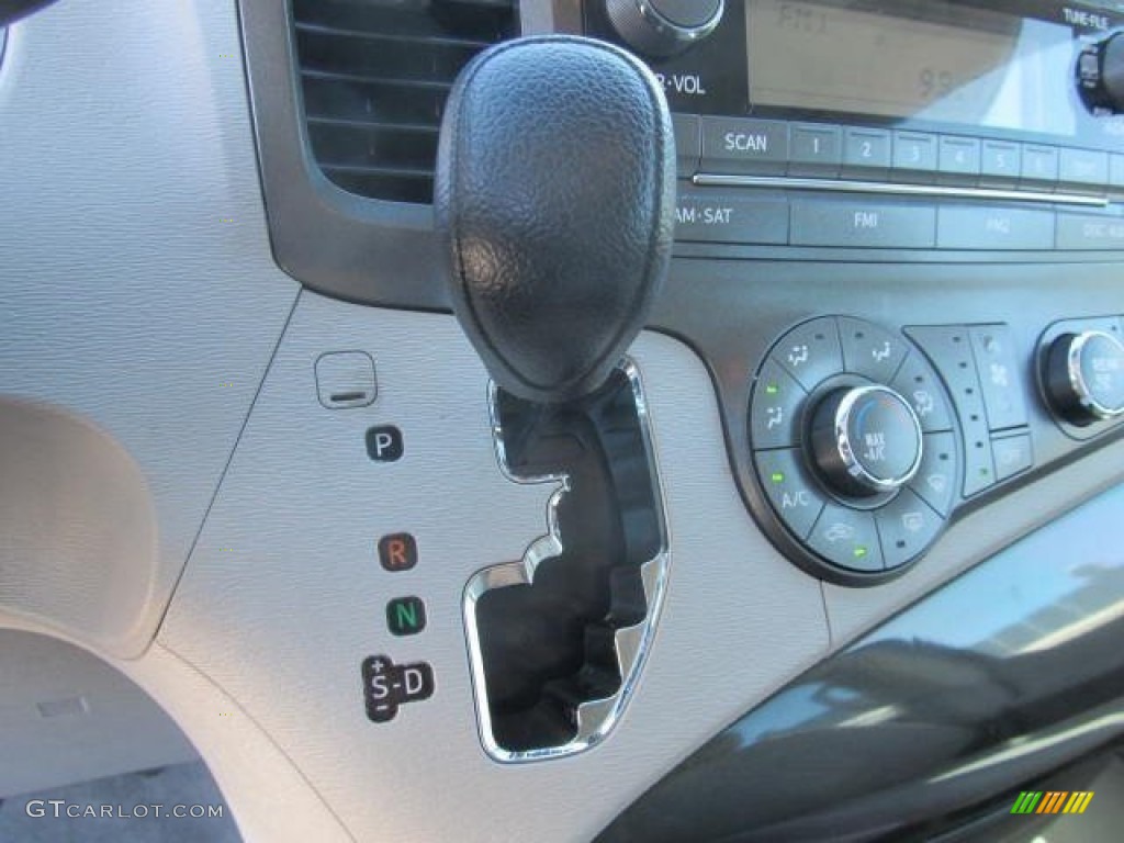 2011 Sienna V6 - Silver Sky Metallic / Light Gray photo #16