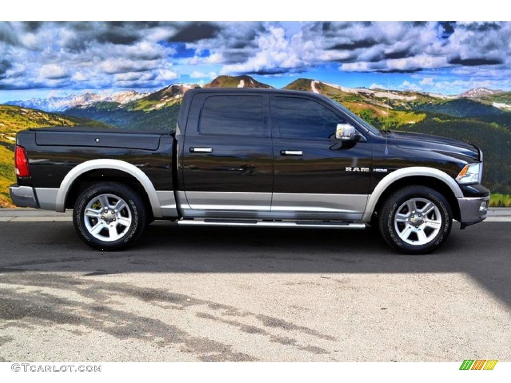 2009 Ram 1500 Laramie Crew Cab 4x4 - Brilliant Black Crystal Pearl / Dark Slate Gray photo #2