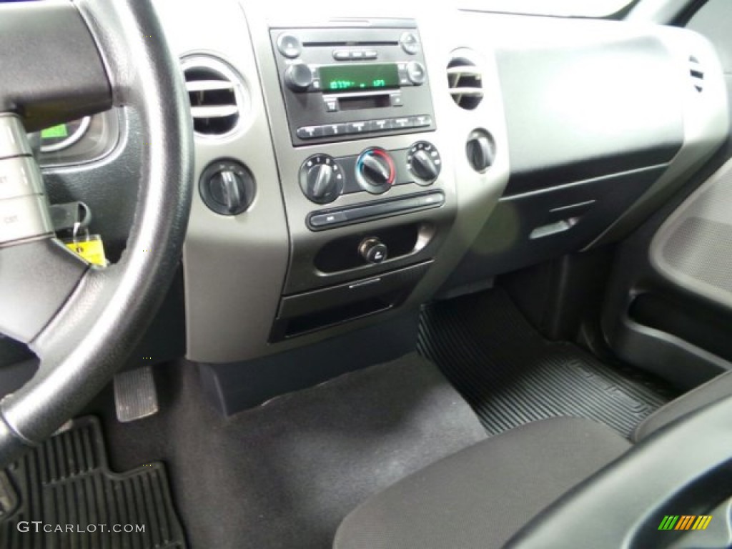 2005 F150 FX4 SuperCab 4x4 - Black / Medium Flint Grey photo #24