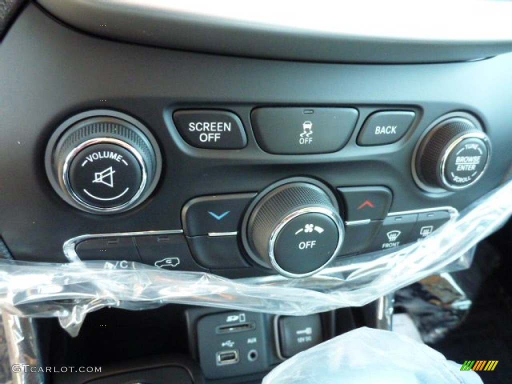 2014 Jeep Cherokee Trailhawk 4x4 Controls Photo #88165154