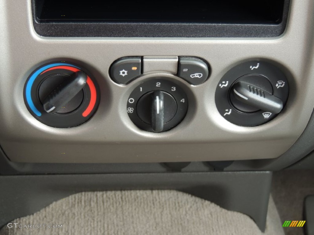 2005 GMC Canyon SLE Extended Cab Controls Photo #88165439