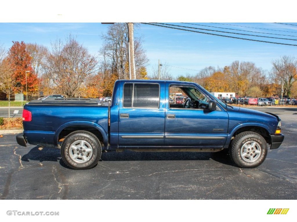 2004 S10 LS Crew Cab 4x4 - Indigo Blue Metallic / Graphite photo #7