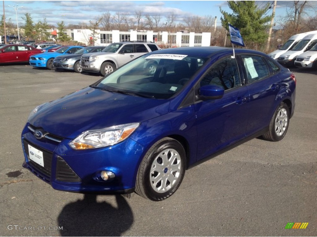 2012 Focus SE Sedan - Blue Candy Metallic / Charcoal Black photo #3