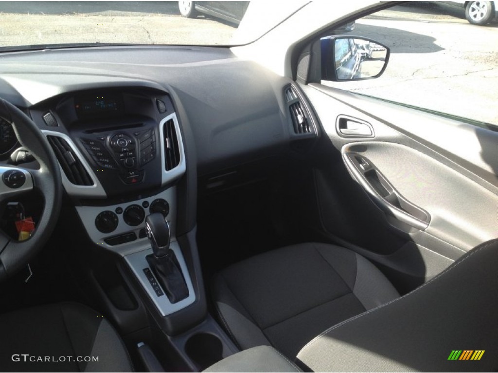 2012 Focus SE Sedan - Blue Candy Metallic / Charcoal Black photo #12