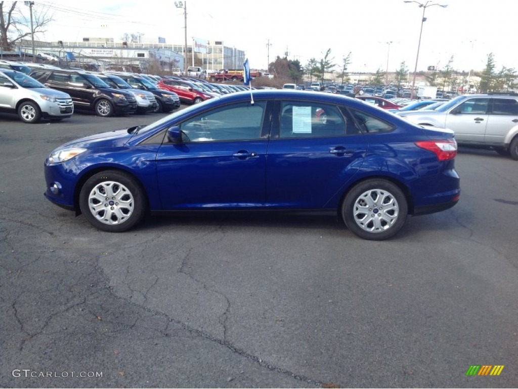 2012 Focus SE Sedan - Kona Blue Metallic / Charcoal Black photo #4