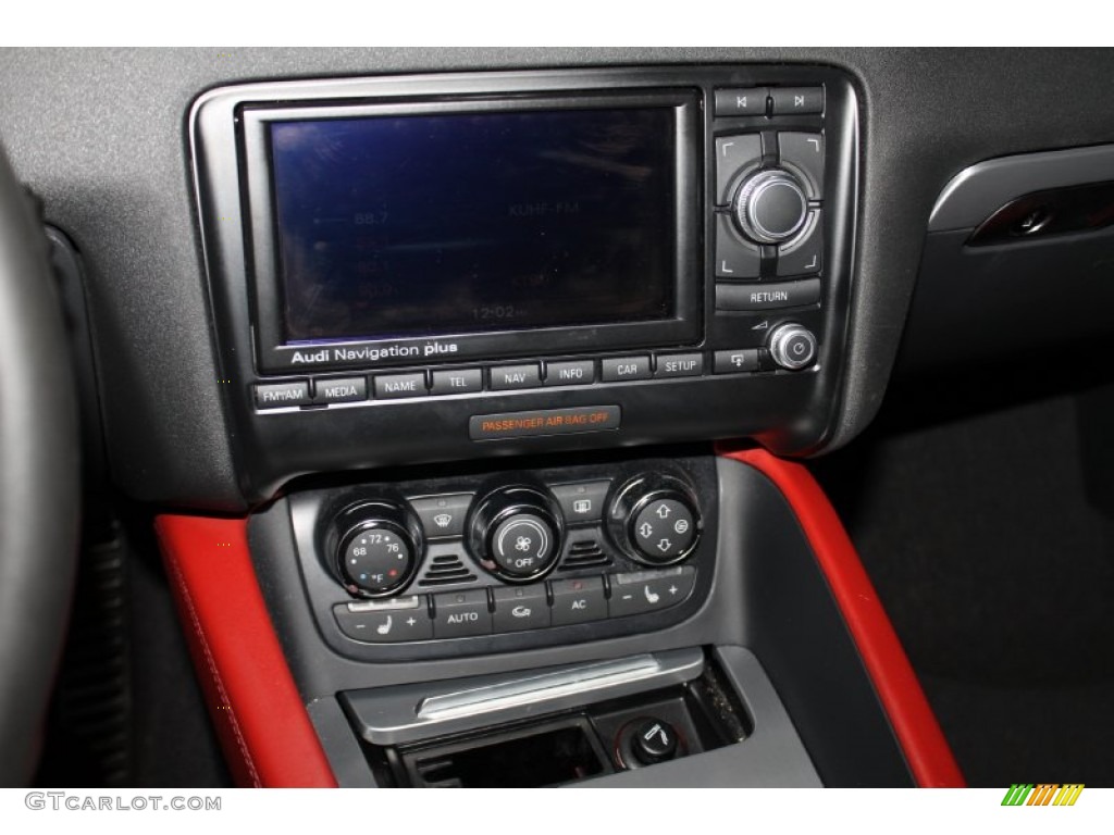2010 Audi TT 2.0 TFSI quattro Coupe Controls Photos