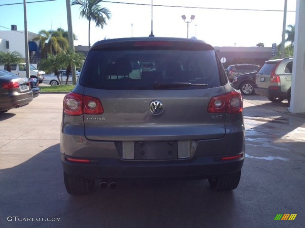 2011 Tiguan SE - Alpine Gray Metallic / Charcoal photo #4