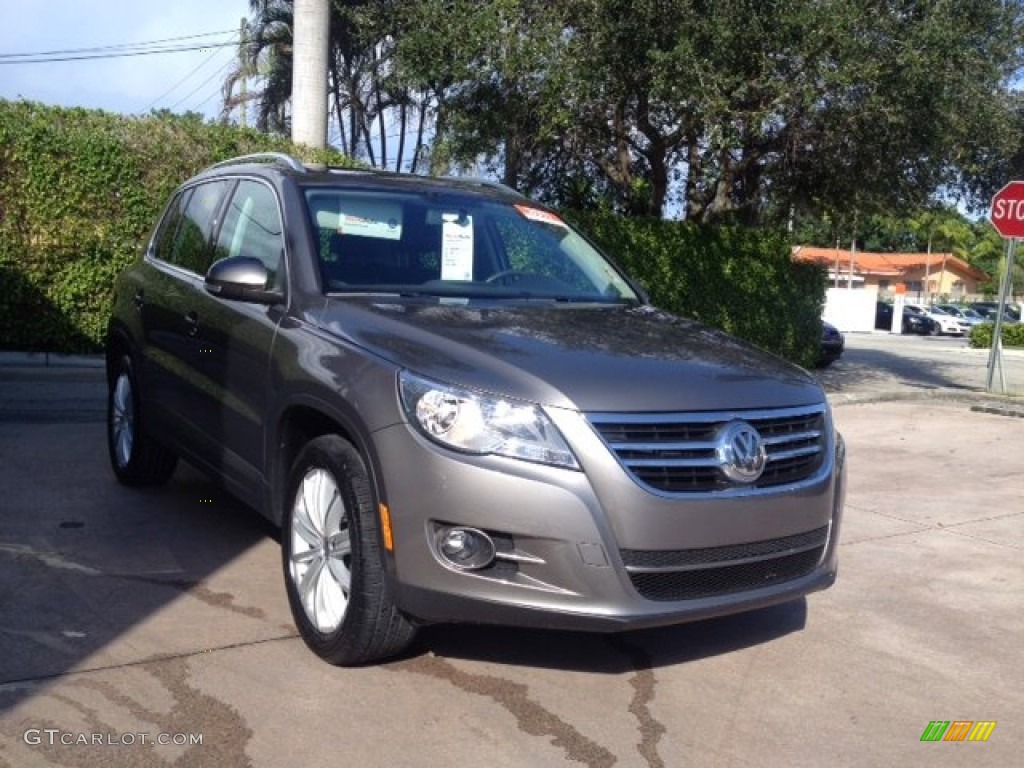 2011 Tiguan SE - Alpine Gray Metallic / Charcoal photo #7