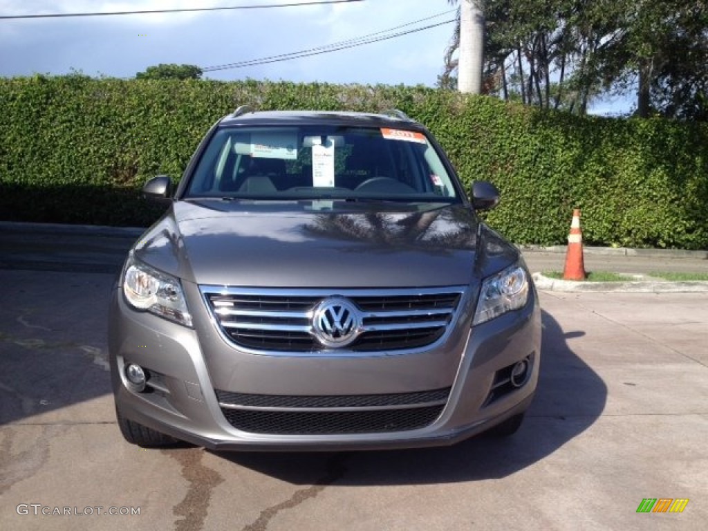 2011 Tiguan SE - Alpine Gray Metallic / Charcoal photo #8