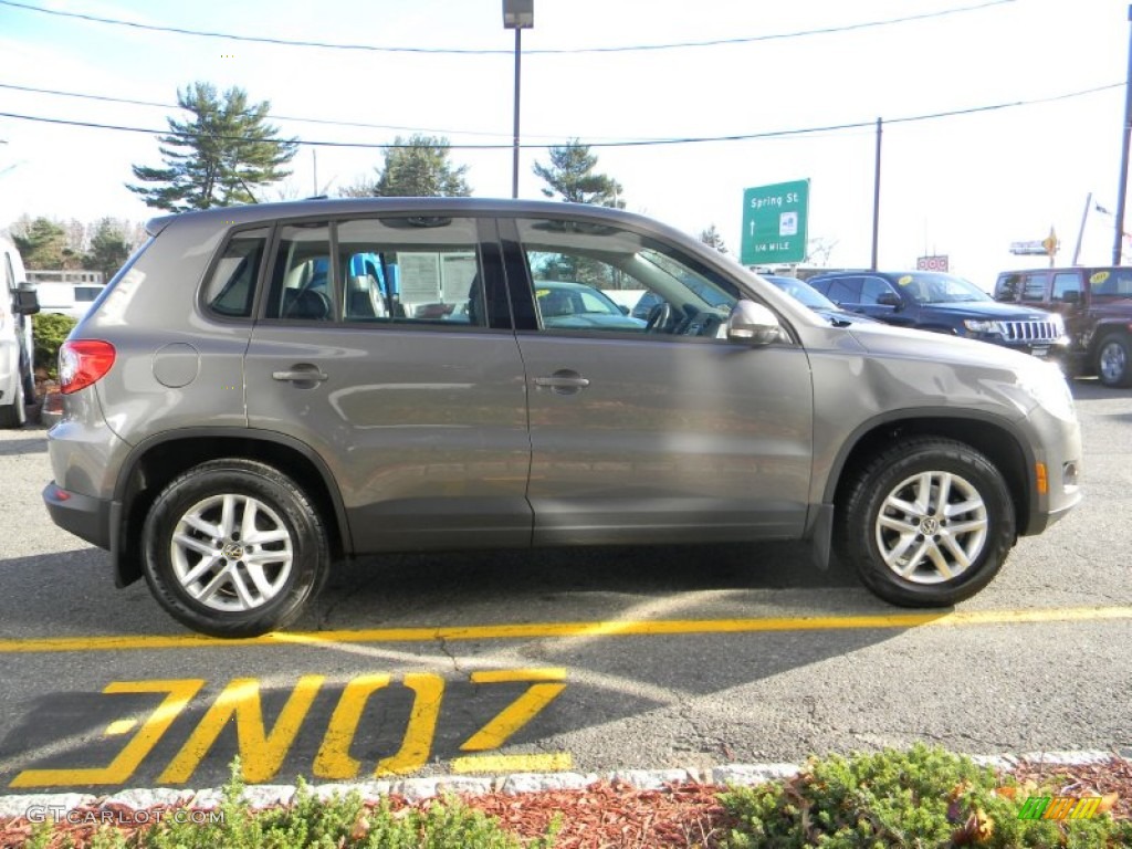 2011 Tiguan SE 4Motion - Alpine Gray Metallic / Charcoal photo #5