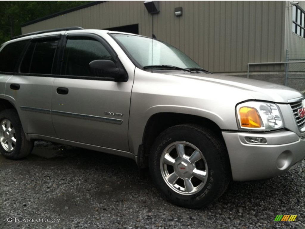 2006 Envoy SLE 4x4 - Sand Beige Metallic / Ebony Black photo #4