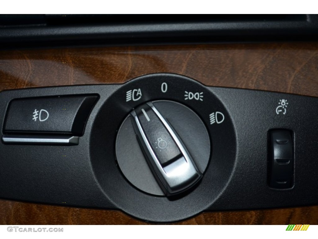 2011 BMW 5 Series 535i xDrive Sedan Controls Photo #88195492