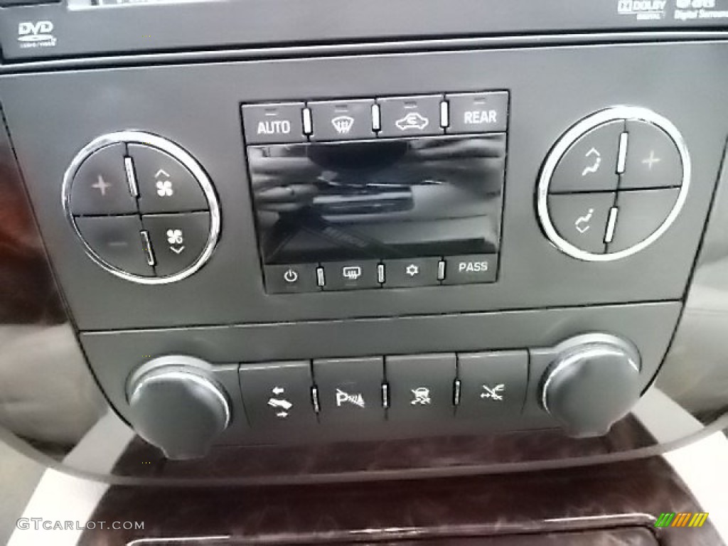 2011 GMC Yukon Denali AWD Controls Photos