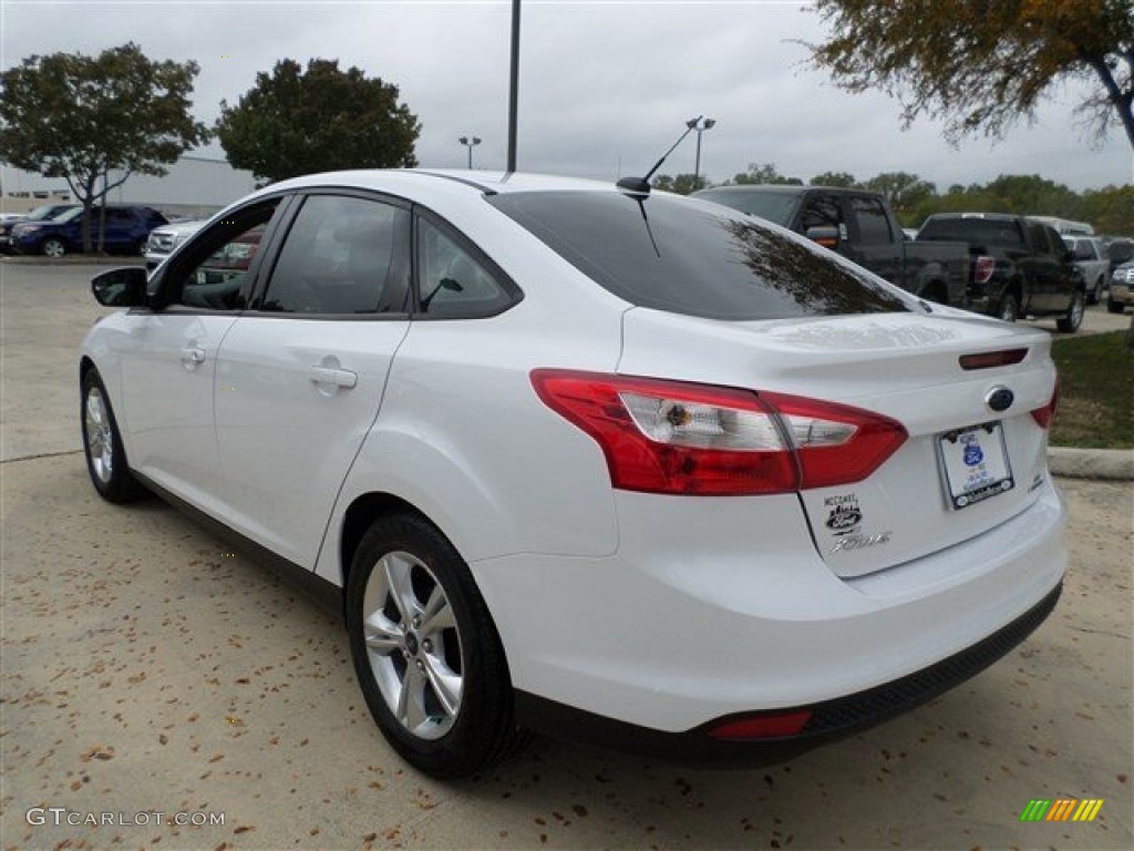 2014 Focus SE Sedan - Oxford White / Medium Light Stone photo #3