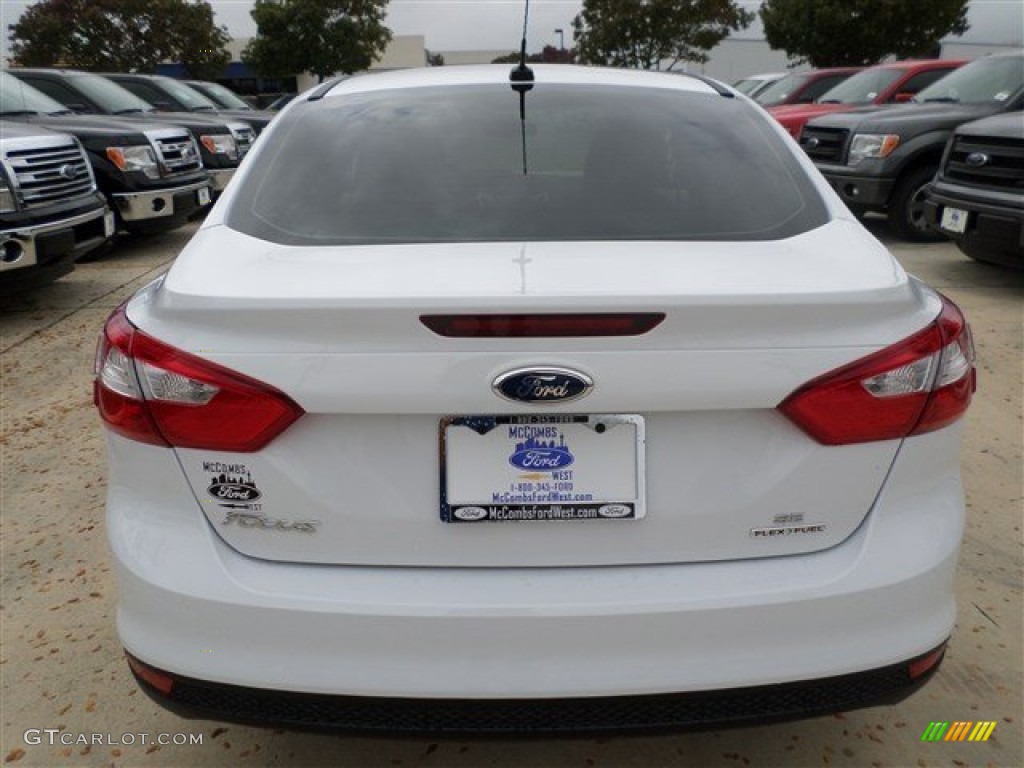 2014 Focus SE Sedan - Oxford White / Medium Light Stone photo #4