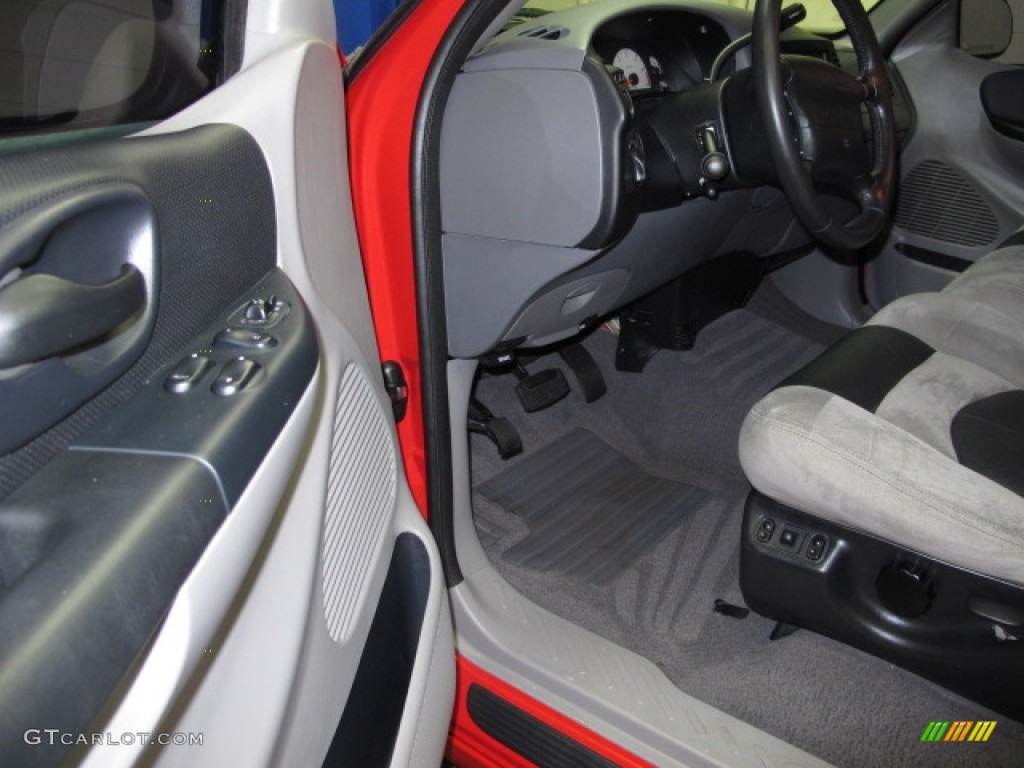 2000 F150 SVT Lightning - Bright Red / Medium Graphite photo #14