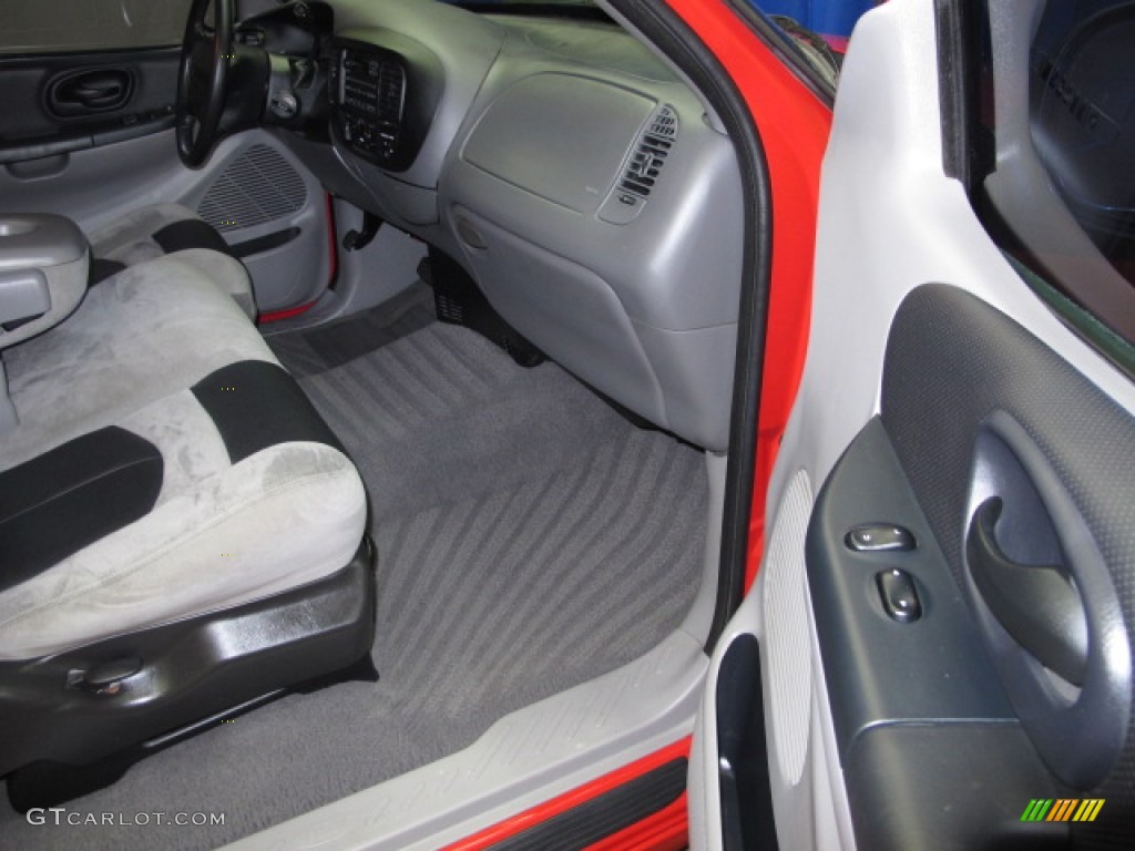 2000 F150 SVT Lightning - Bright Red / Medium Graphite photo #16