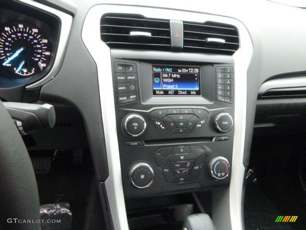 2014 Ford Fusion SE Controls Photos