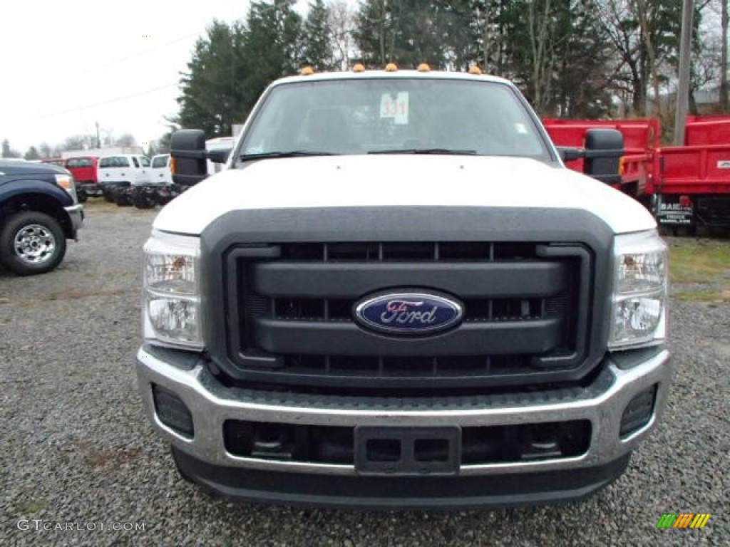 2014 F350 Super Duty XL SuperCab 4x4 Utility Truck - Oxford White / Steel photo #3
