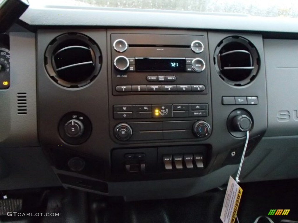 2014 F350 Super Duty XL SuperCab 4x4 Utility Truck - Oxford White / Steel photo #18