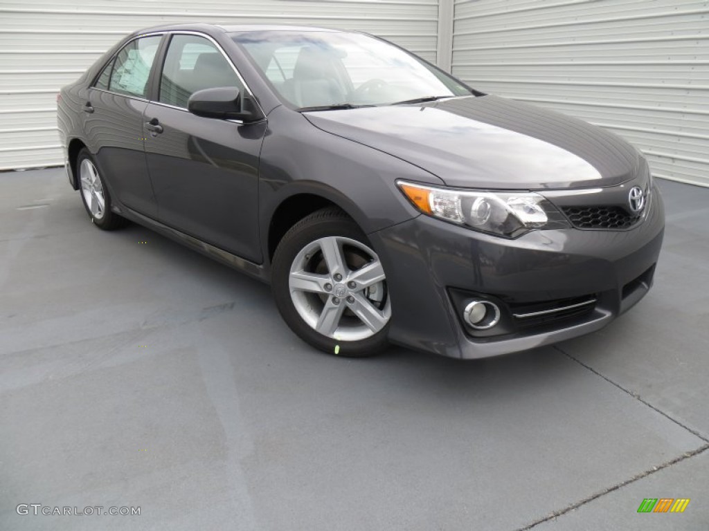 2014 Camry SE - Magnetic Gray Metallic / Black photo #1