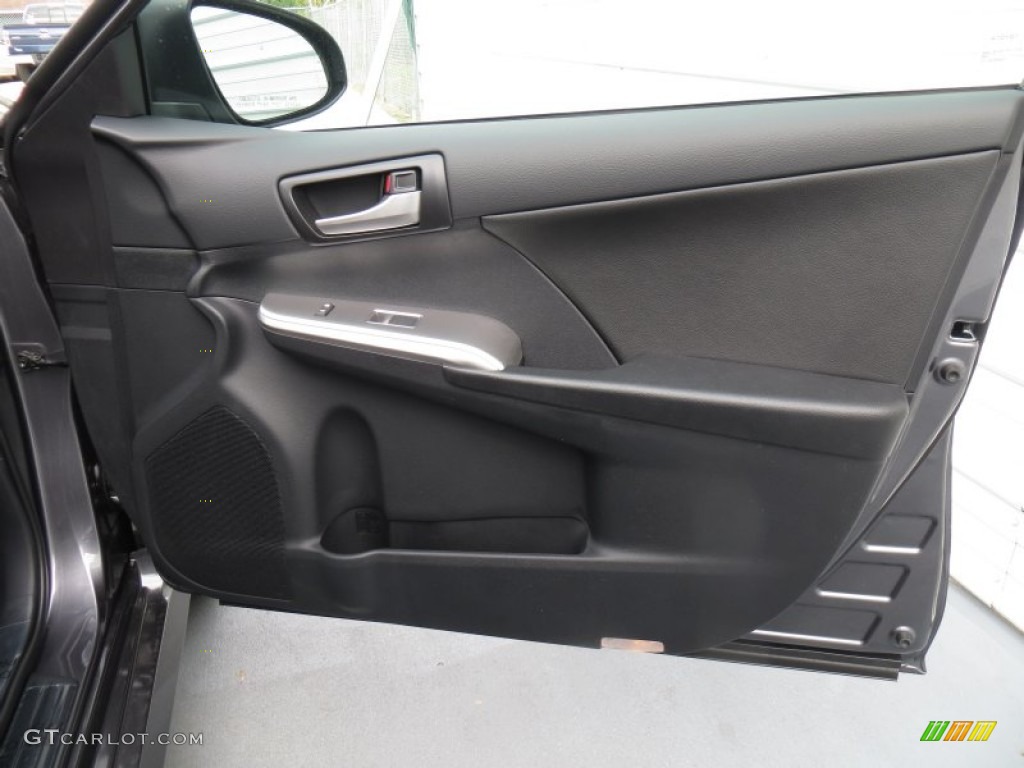 2014 Camry SE - Magnetic Gray Metallic / Black photo #17